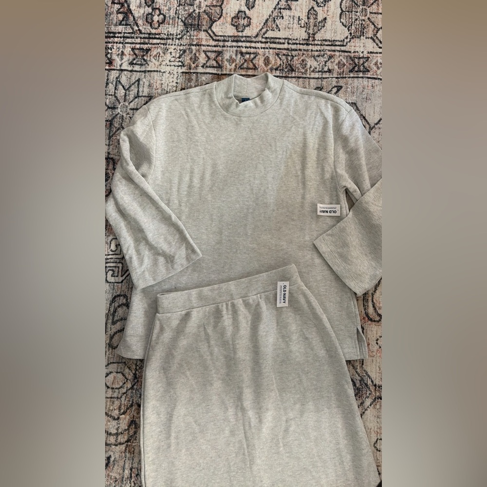 Old Navy Grey Matching Skirt and Top Set - Picture 4 of 9